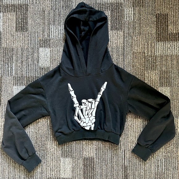 Cropped skeleton hand hoodie - Picture 3 of 3